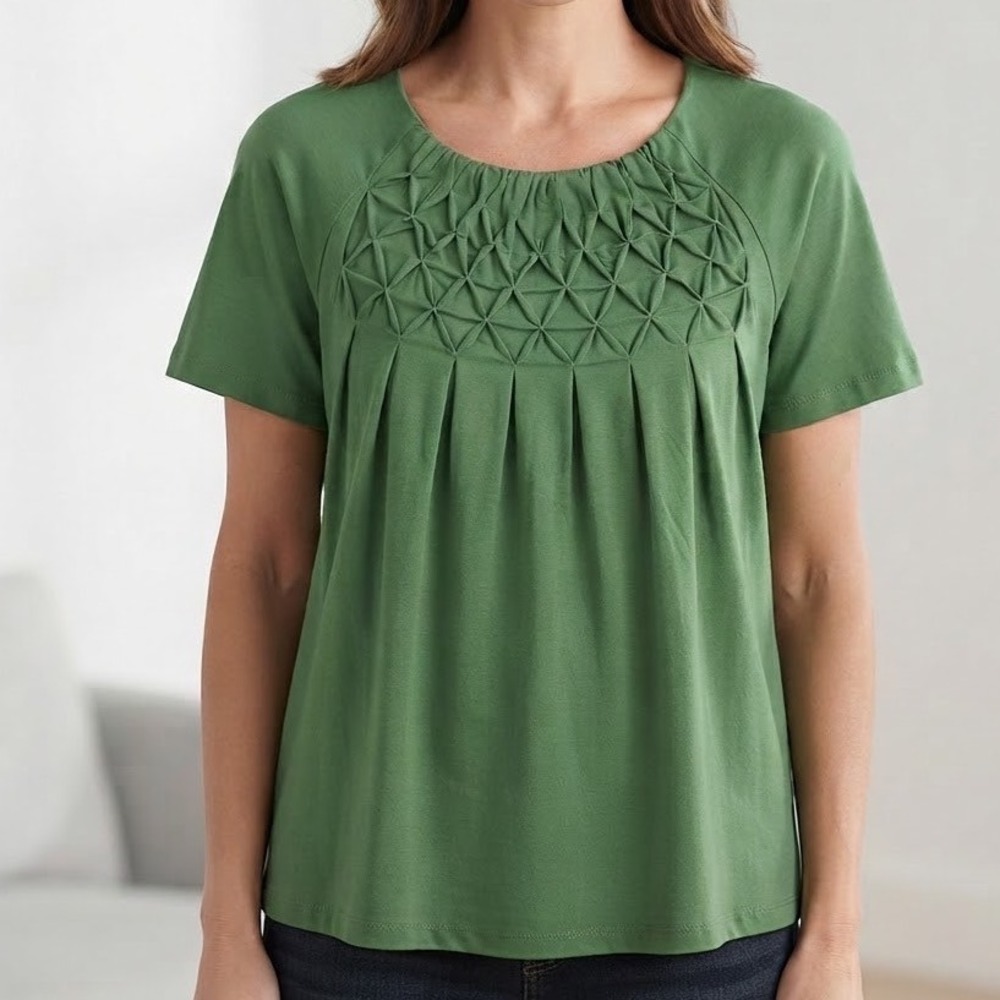 Chicos Green Smocked Lattice Neckline Short Sleeve Pleated Knit Top Size 0 S